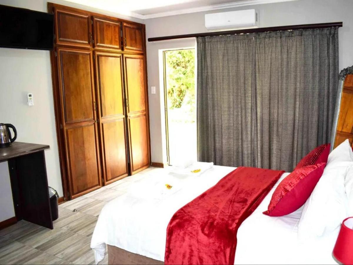 Gemstone Guest House Klerksdorp Ngoại thất bức ảnh
