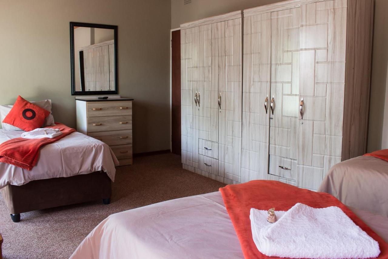 Gemstone Guest House Klerksdorp Ngoại thất bức ảnh