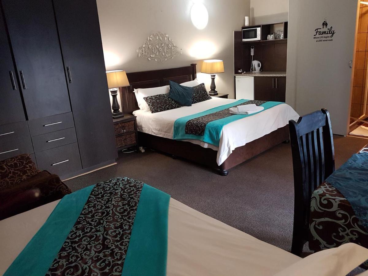 Gemstone Guest House Klerksdorp Ngoại thất bức ảnh