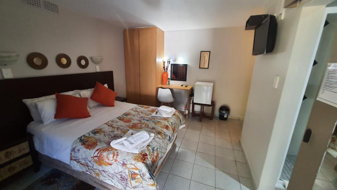 Gemstone Guest House Klerksdorp Ngoại thất bức ảnh