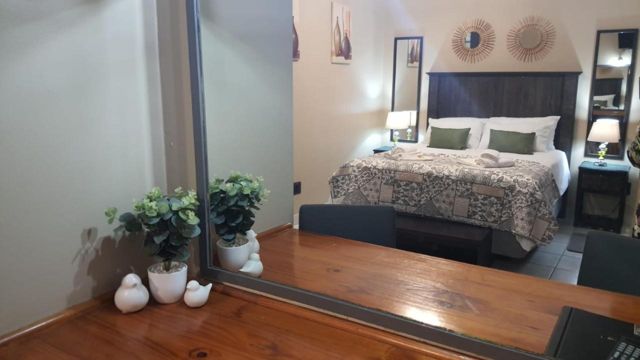 Gemstone Guest House Klerksdorp Ngoại thất bức ảnh