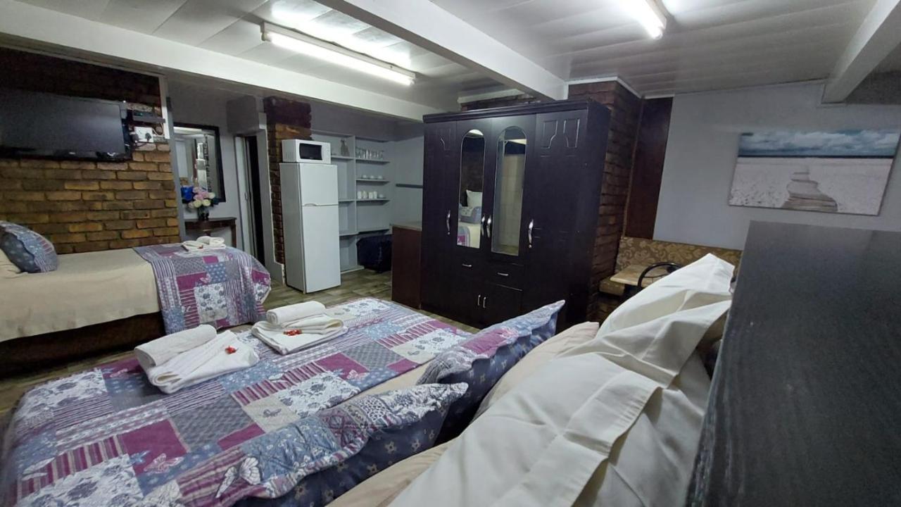 Gemstone Guest House Klerksdorp Ngoại thất bức ảnh