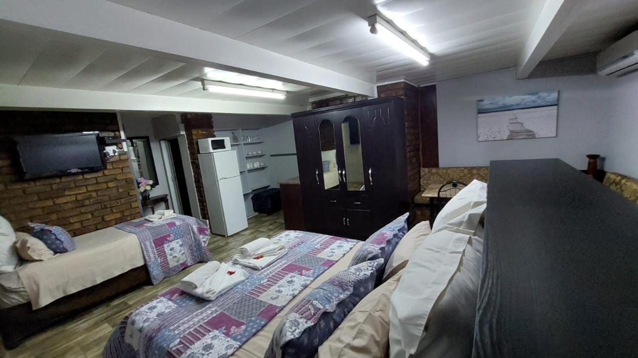 Gemstone Guest House Klerksdorp Ngoại thất bức ảnh