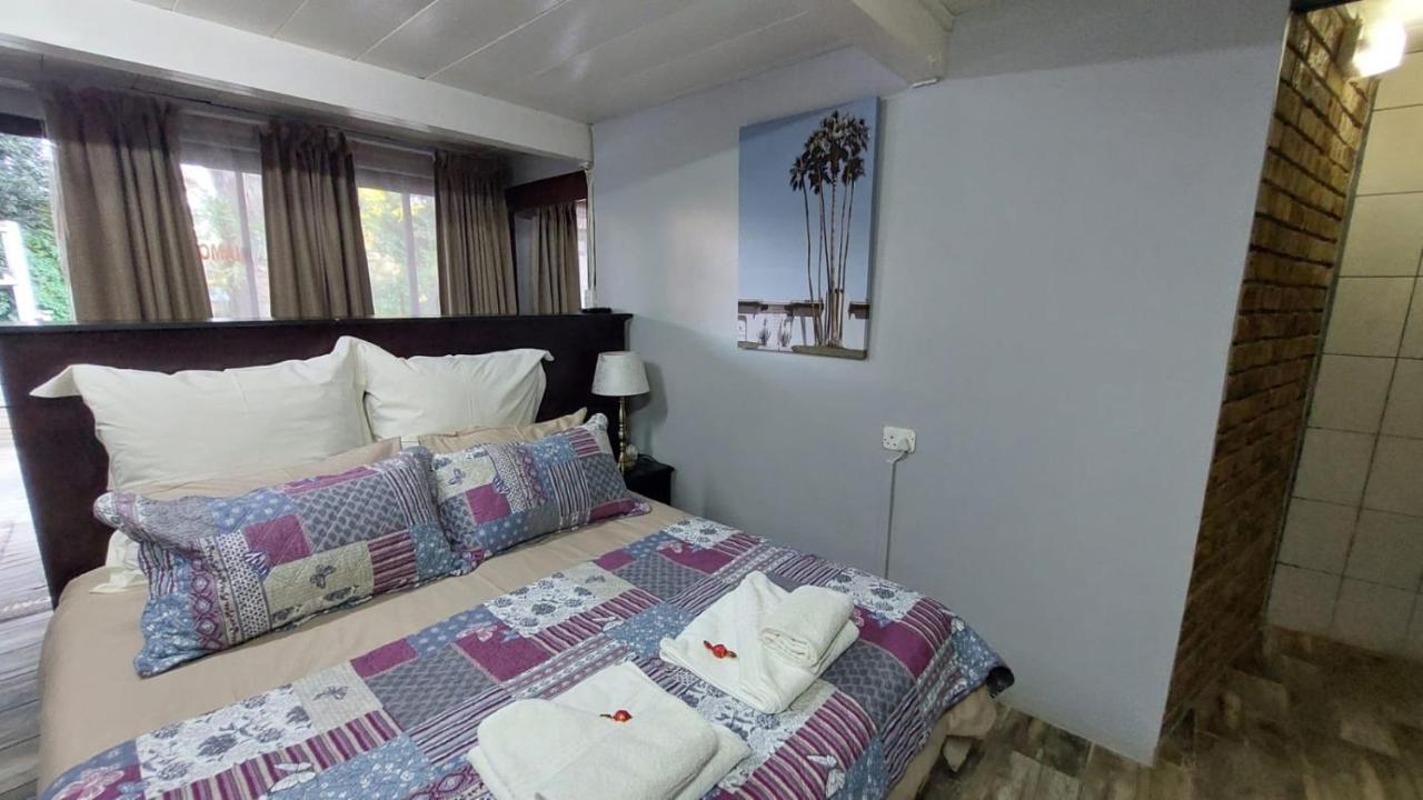 Gemstone Guest House Klerksdorp Ngoại thất bức ảnh