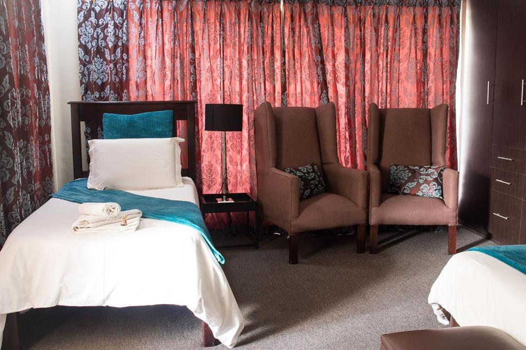 Gemstone Guest House Klerksdorp Ngoại thất bức ảnh