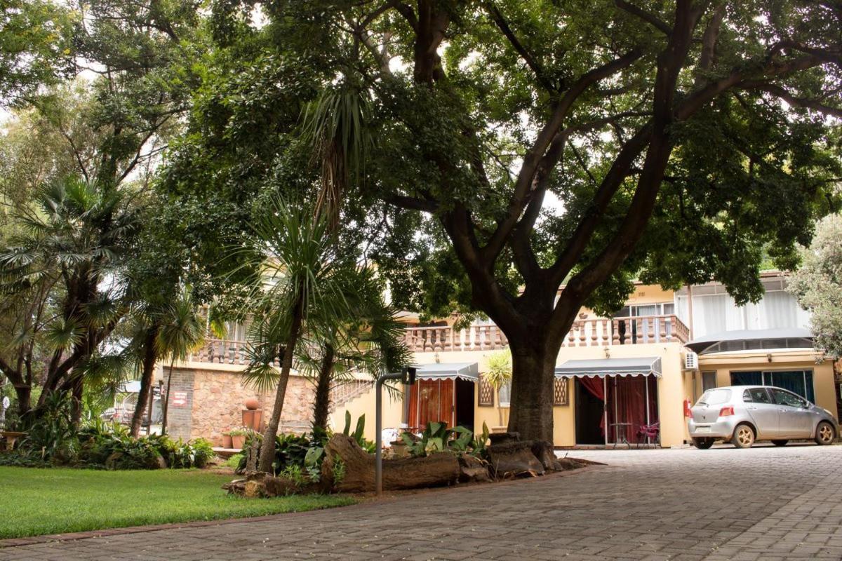 Gemstone Guest House Klerksdorp Ngoại thất bức ảnh