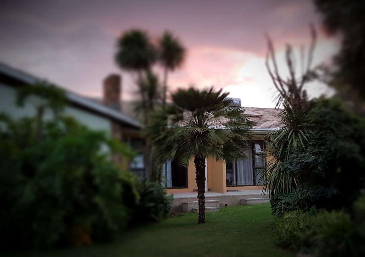 Gemstone Guest House Klerksdorp Ngoại thất bức ảnh