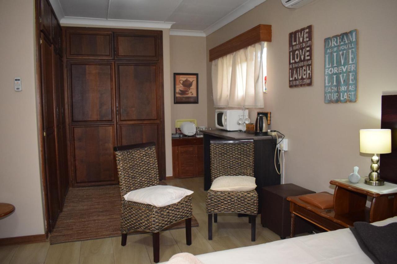Gemstone Guest House Klerksdorp Ngoại thất bức ảnh