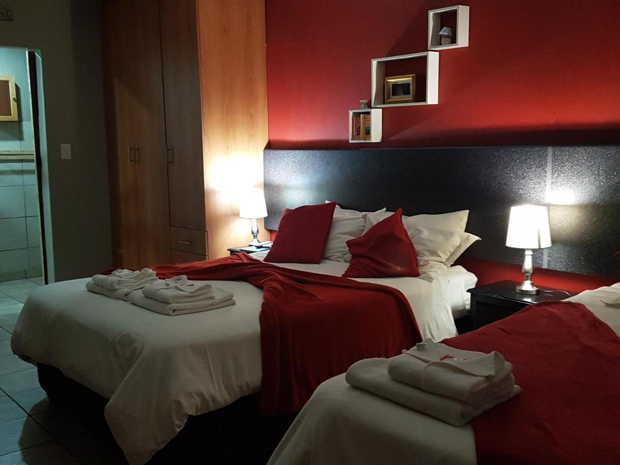 Gemstone Guest House Klerksdorp Ngoại thất bức ảnh
