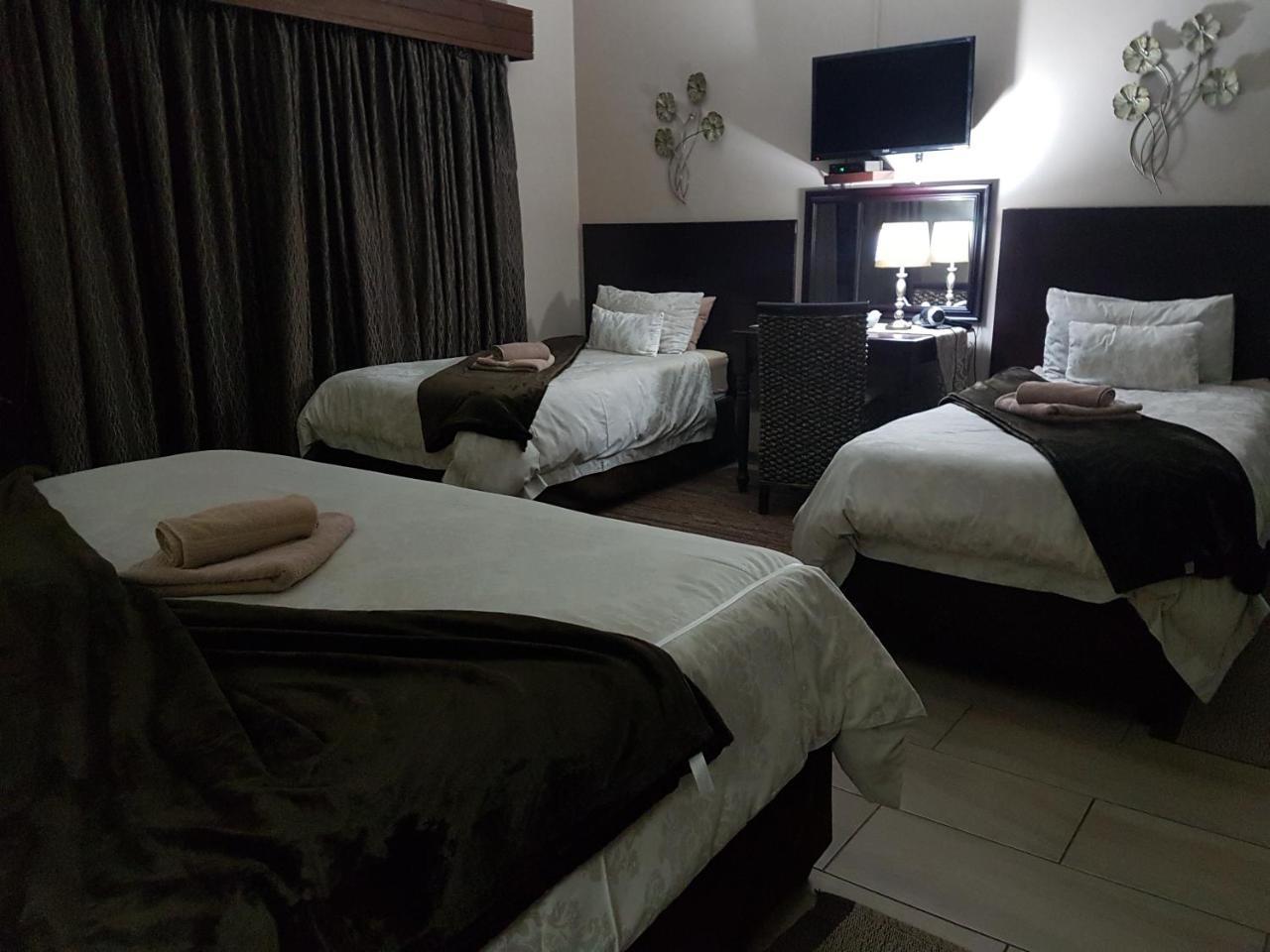 Gemstone Guest House Klerksdorp Ngoại thất bức ảnh
