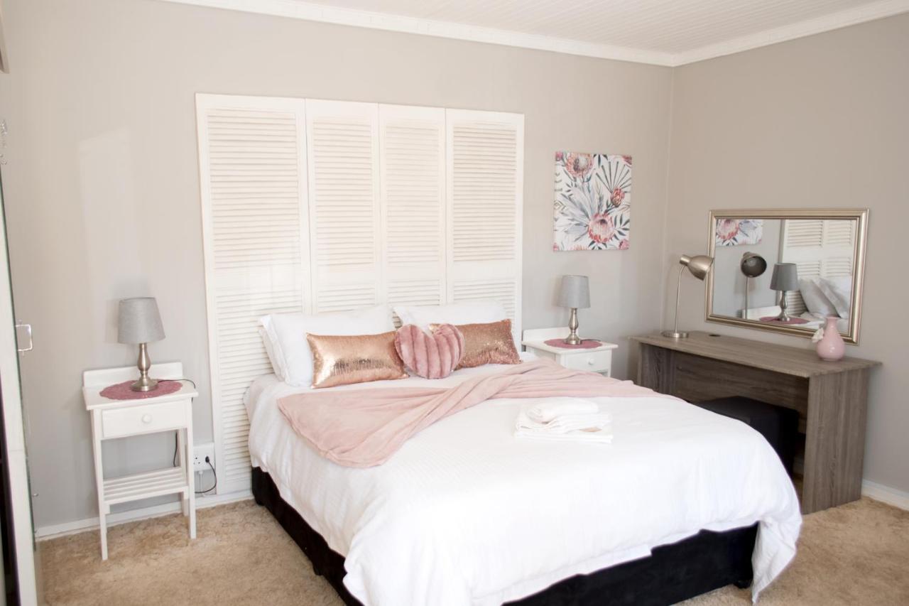 Gemstone Guest House Klerksdorp Ngoại thất bức ảnh