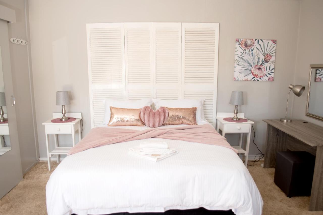 Gemstone Guest House Klerksdorp Ngoại thất bức ảnh